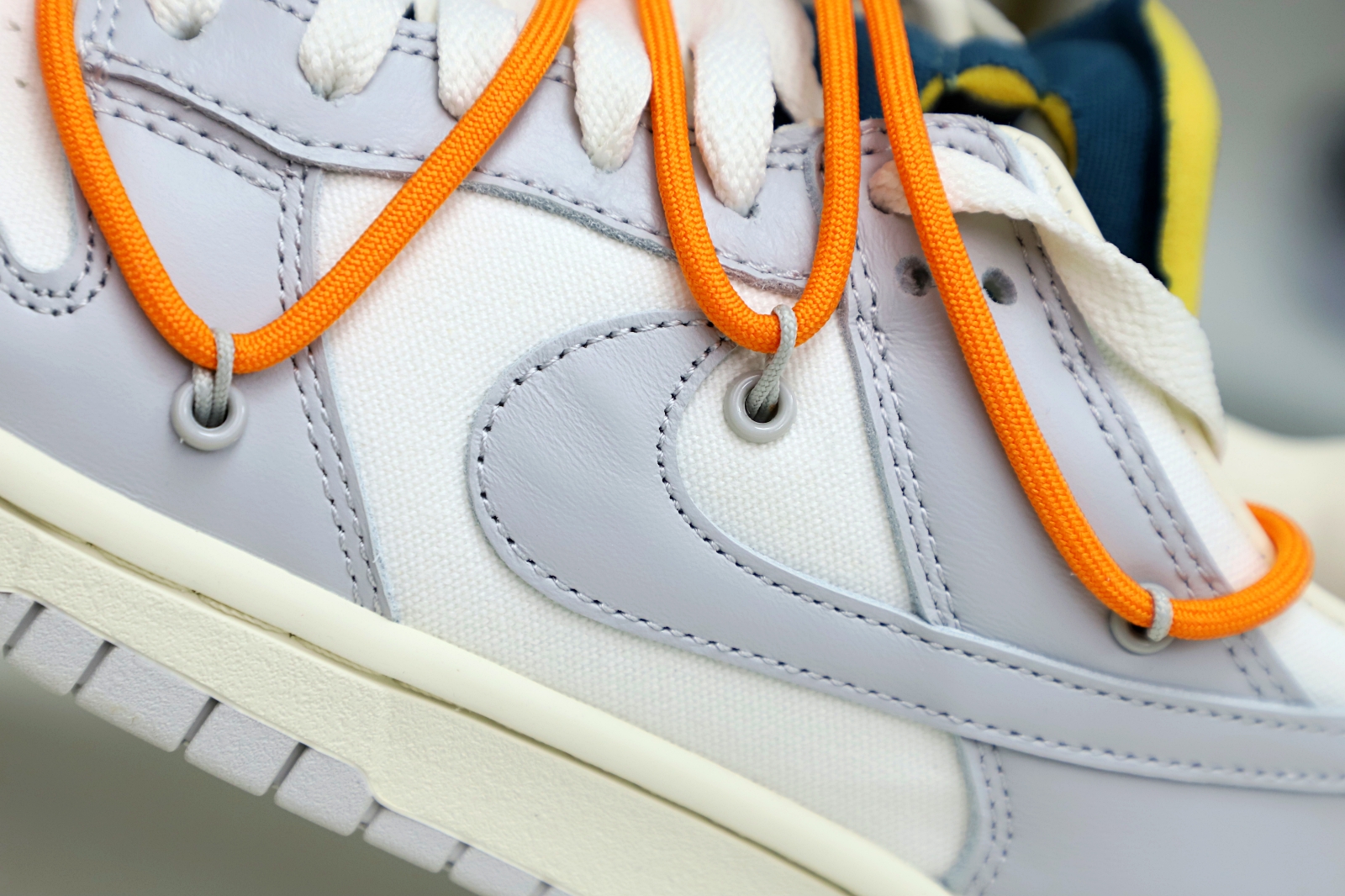 Off-White x Nike Dunk Low 