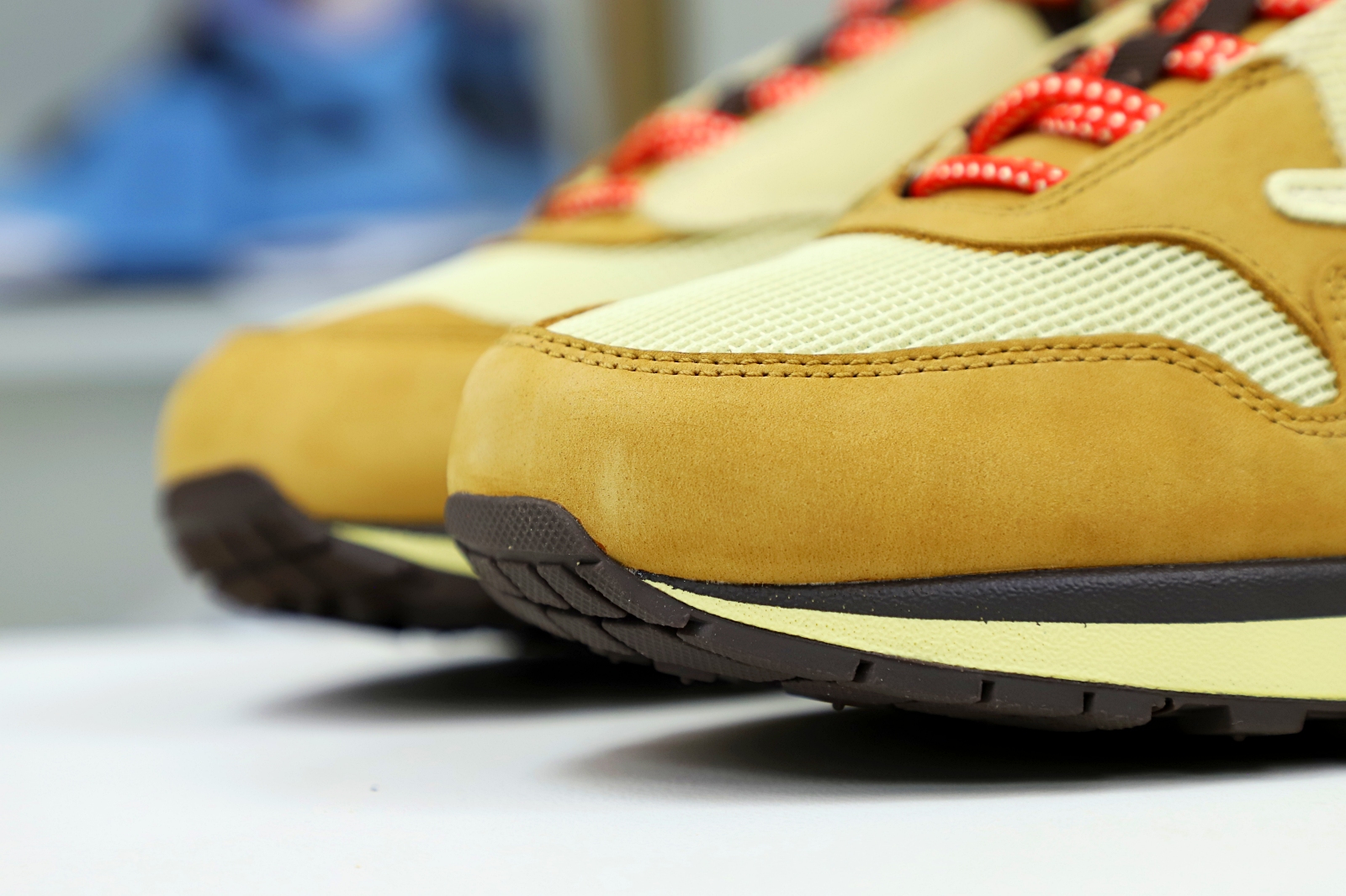 TRAVIS SCOTT NIKE AIR MAX 1 DO9392-701