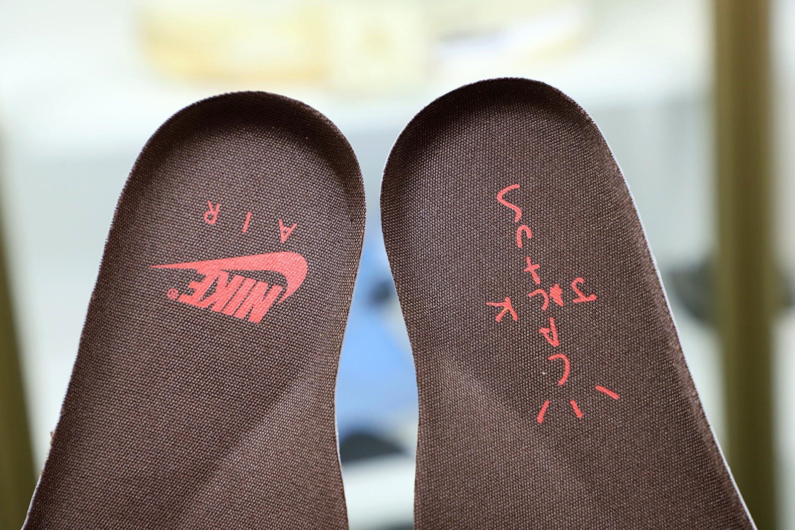 TRAVIS SCOTT NIKE AIR MAX 1 DO9392-701