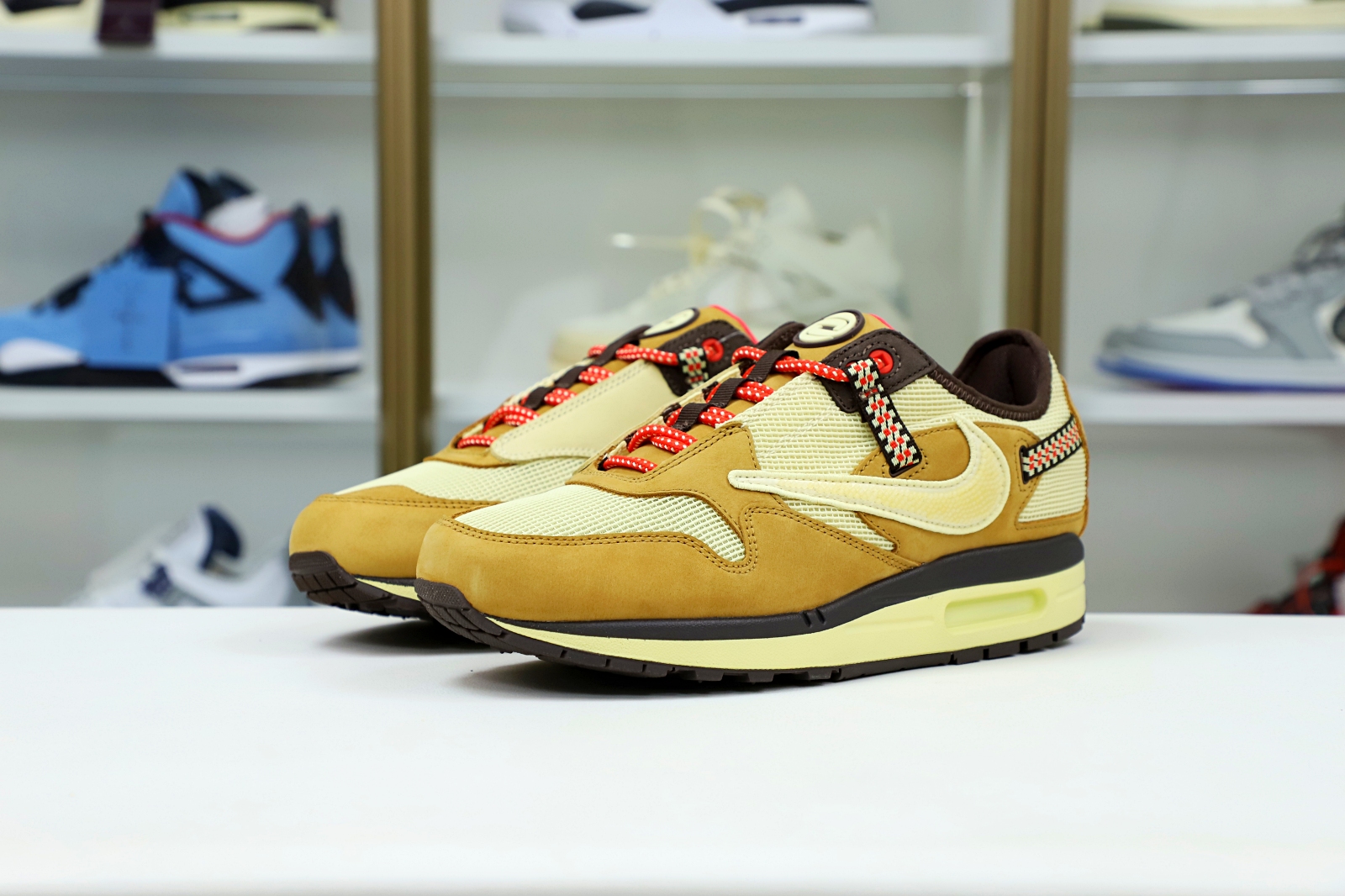 TRAVIS SCOTT NIKE AIR MAX 1 DO9392-701