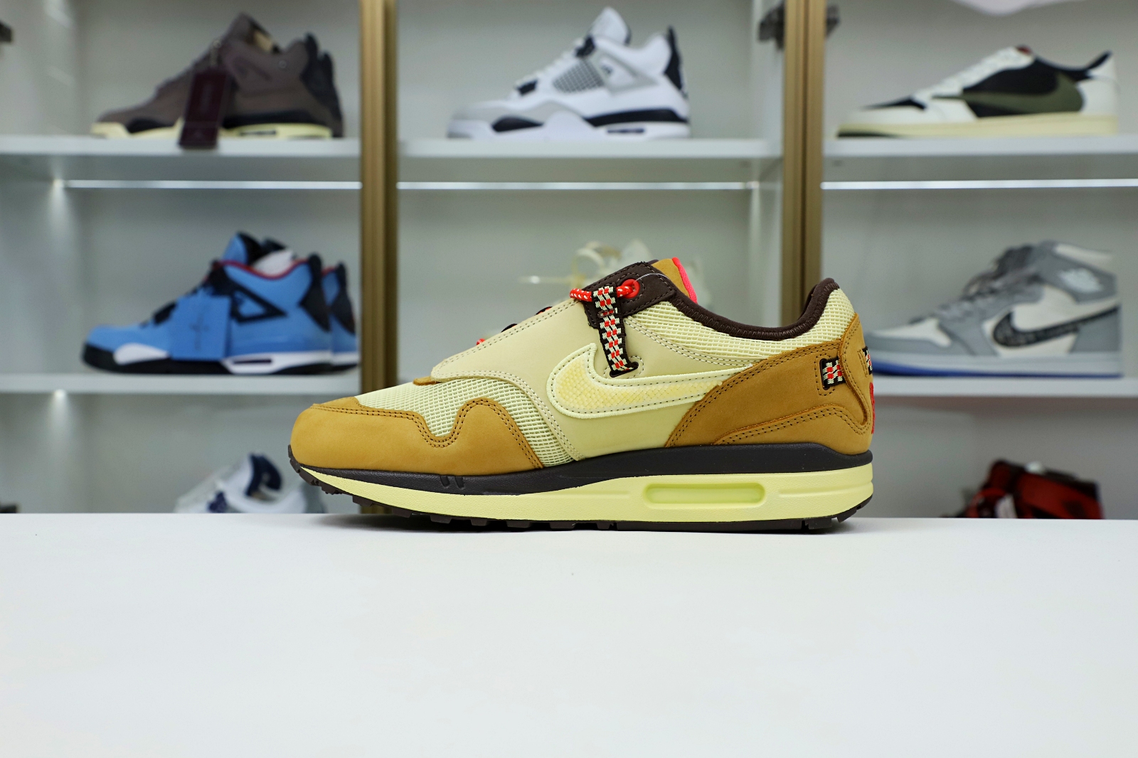 TRAVIS SCOTT NIKE AIR MAX 1 DO9392-701