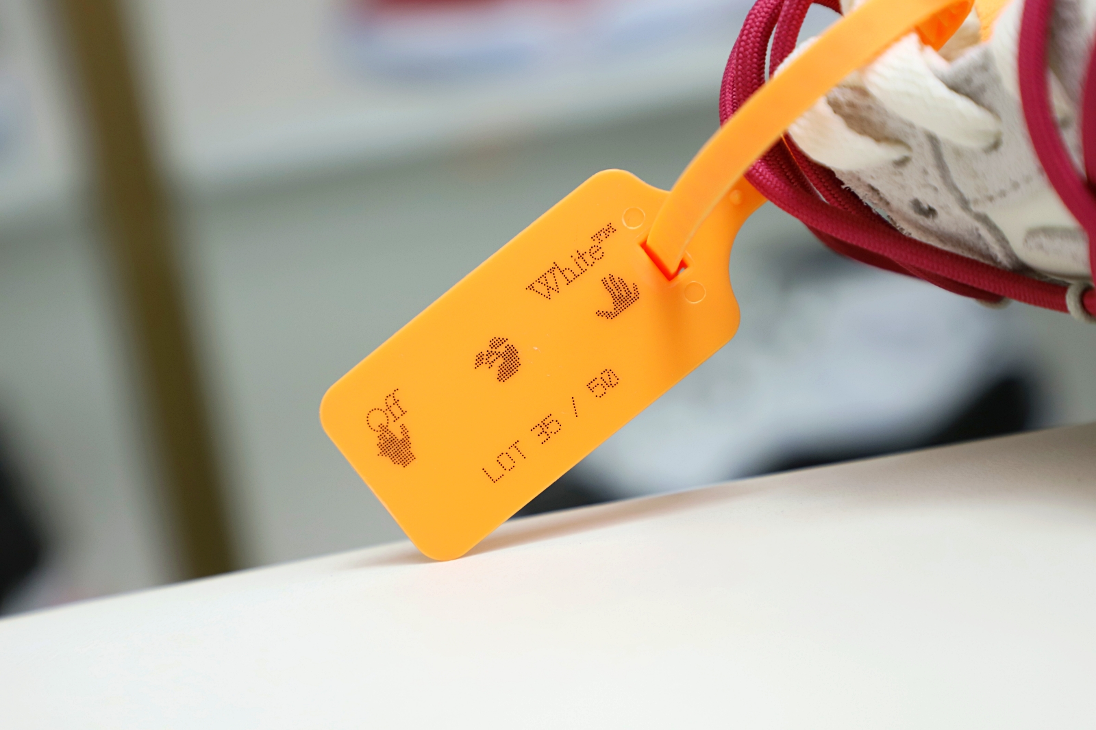 Off-White x Nike Dunk Low 