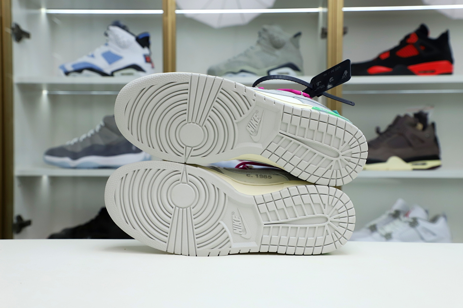 Off-White x Nike Dunk Low 