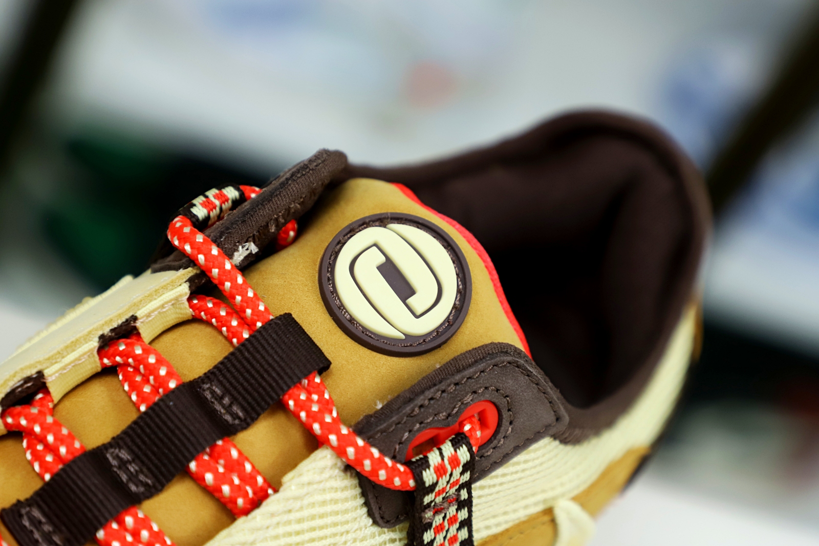 TRAVIS SCOTT NIKE AIR MAX 1 DO9392-701