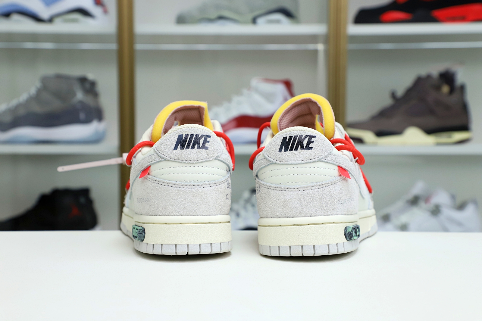 Off-White x Nike Dunk Low 