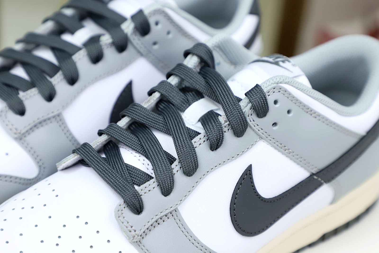 Nike Dunk Low  Light Smoke Grey