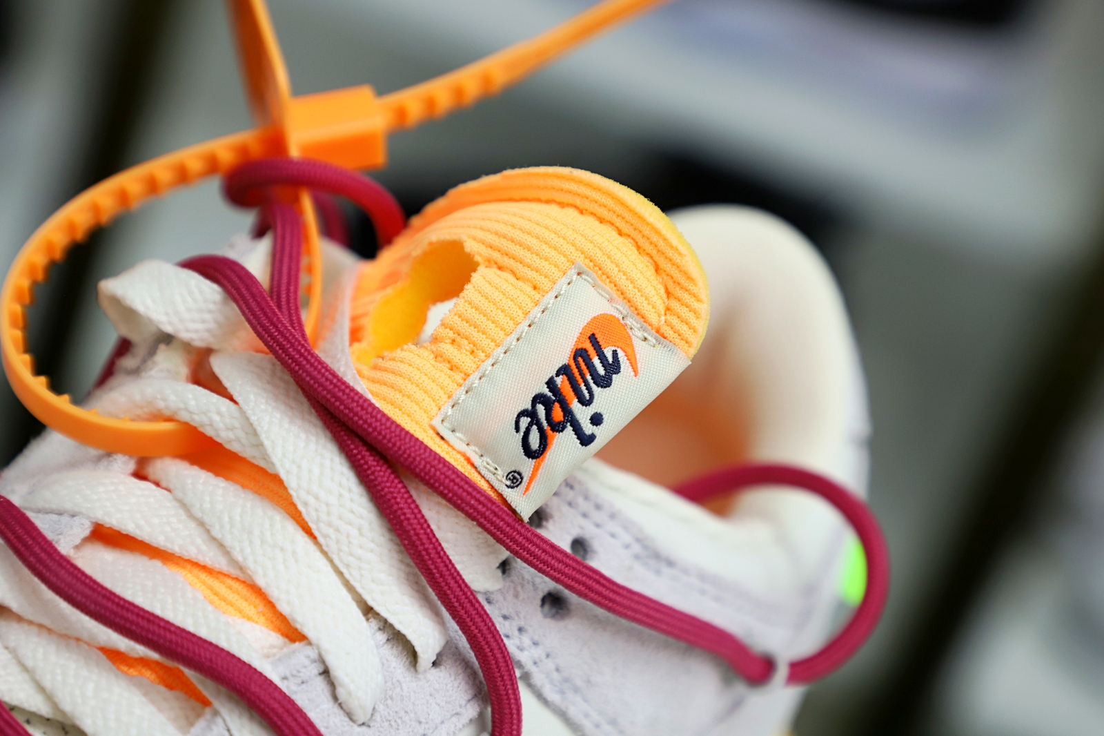 Off-White x Nike Dunk Low 