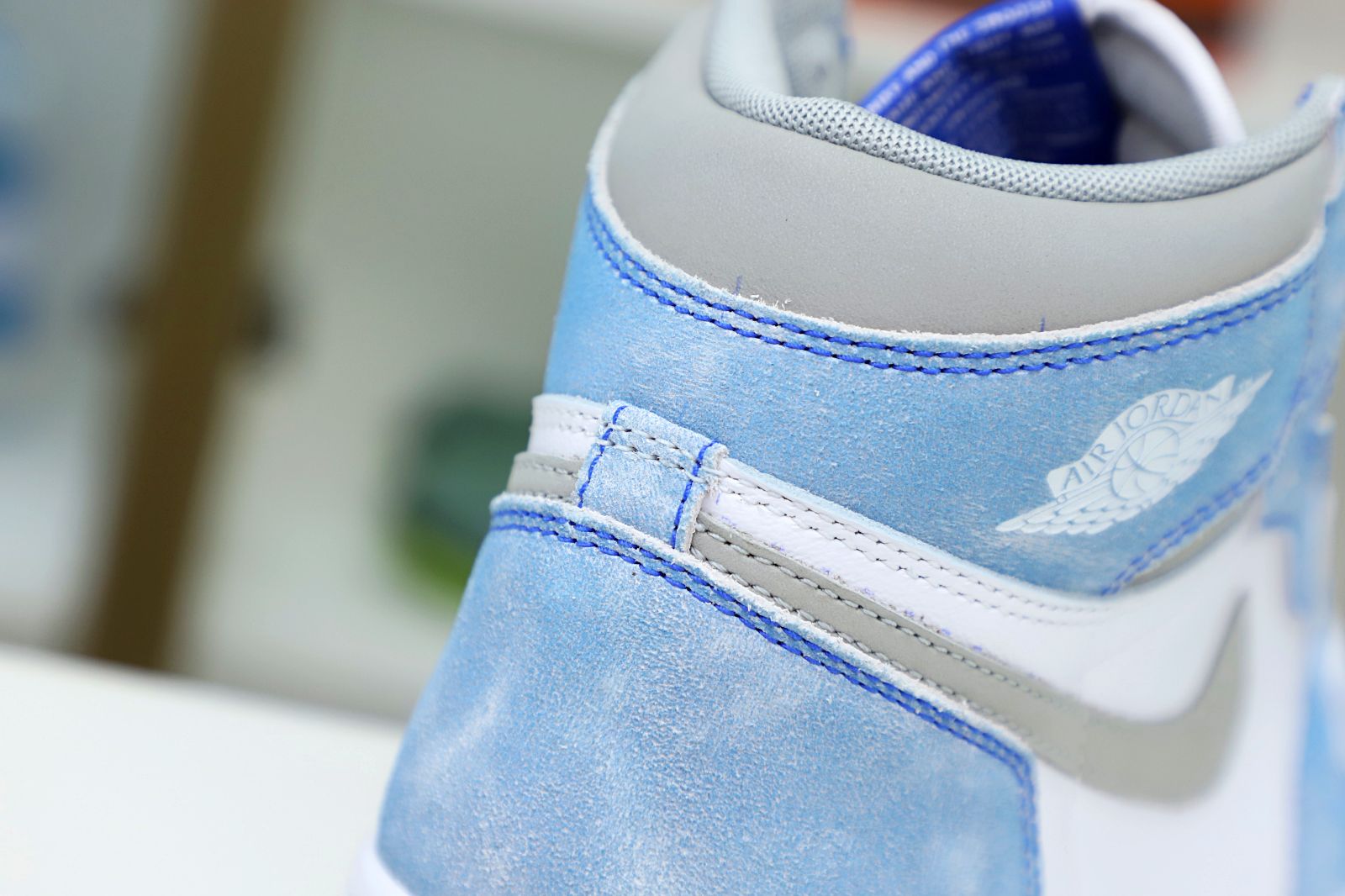 AIR JORDAN 1 RETRO HIGH OG 'HYPER ROYAL'