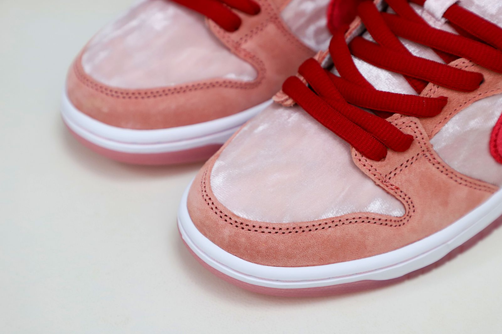 STRANGELOVE X DUNK LOW SB 'VALENTINE'S DAY'