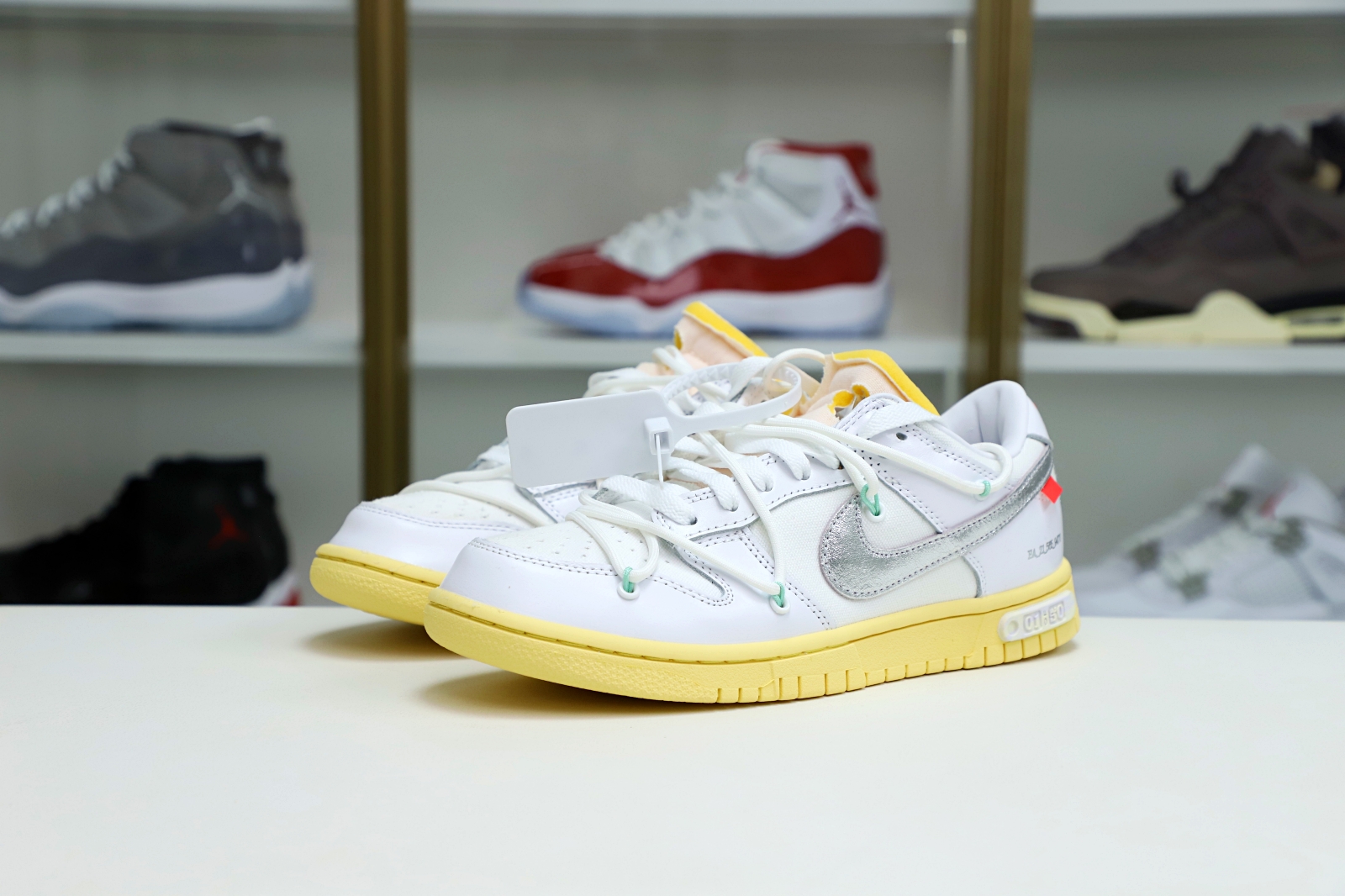 Off-White x Nike Dunk Low 