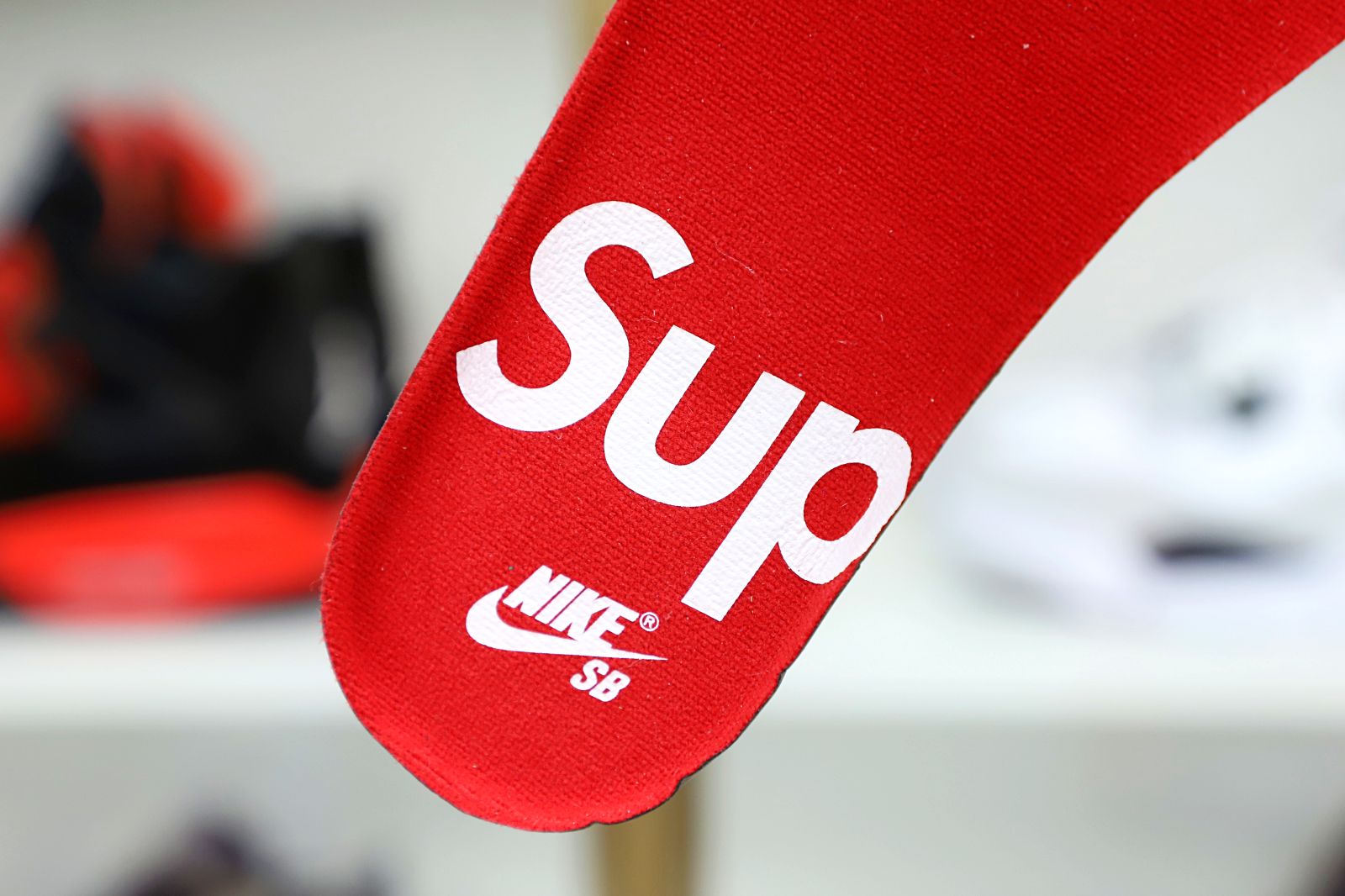 Supreme x Nike SB Dunk Low 