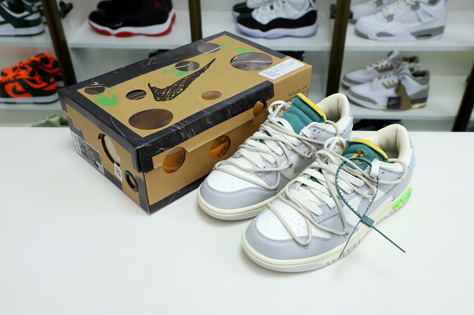 Off-White x Nike Dunk Low 