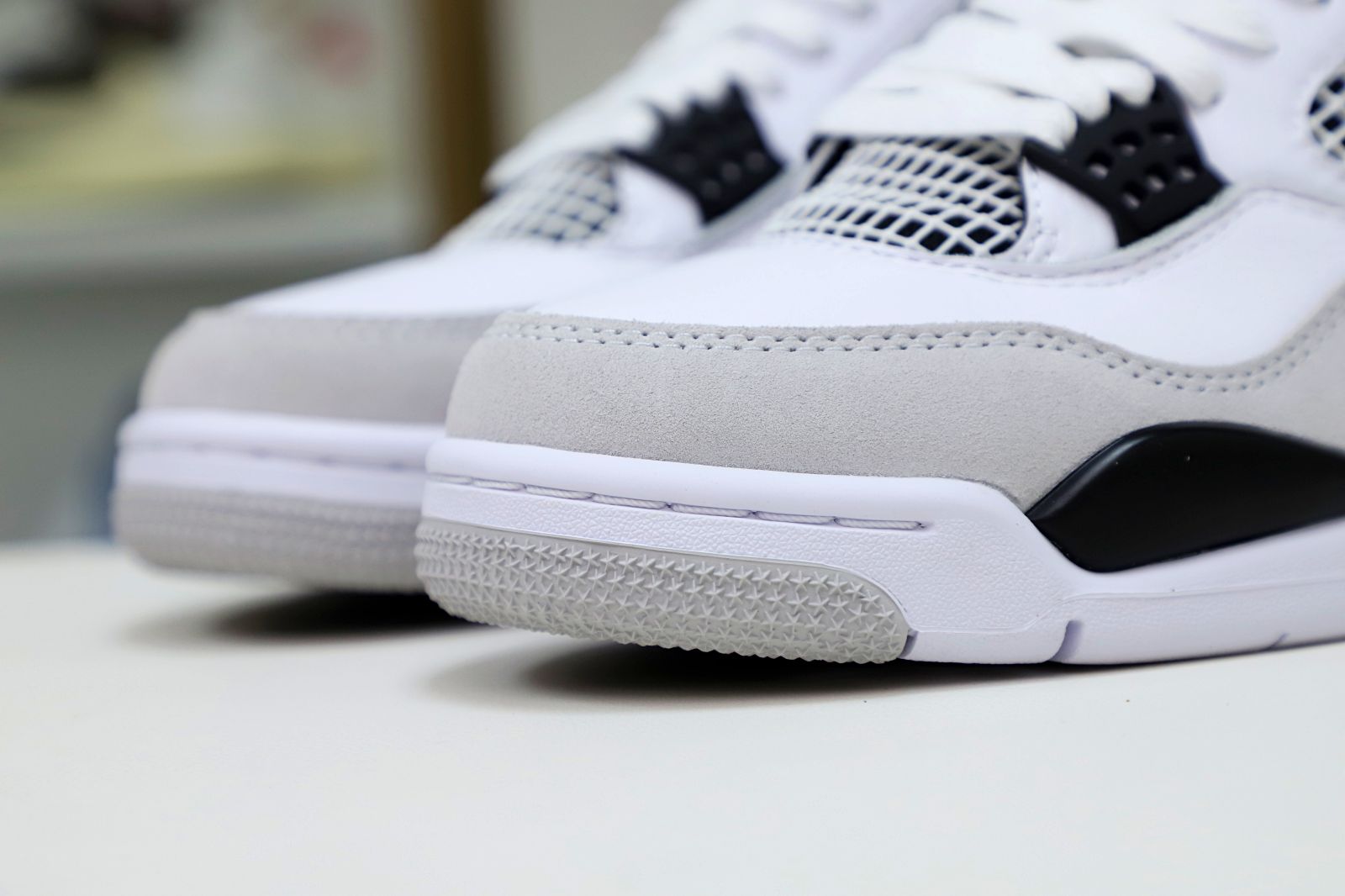 AIR JORDAN 4 MILITARY BLACK