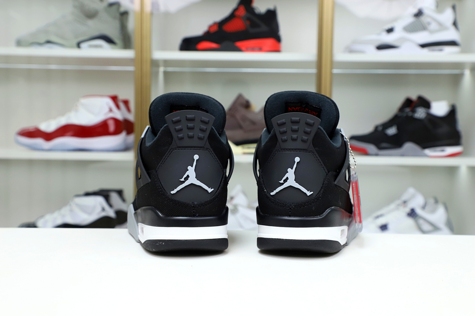 AIR JORDAN 4 