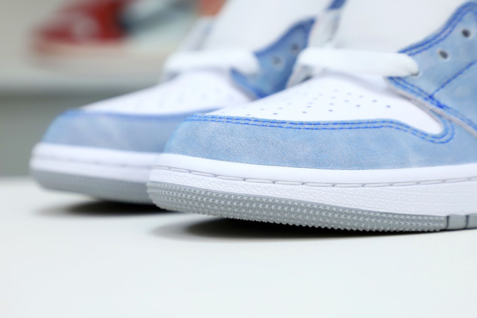 AIR JORDAN 1 RETRO HIGH OG 'HYPER ROYAL'