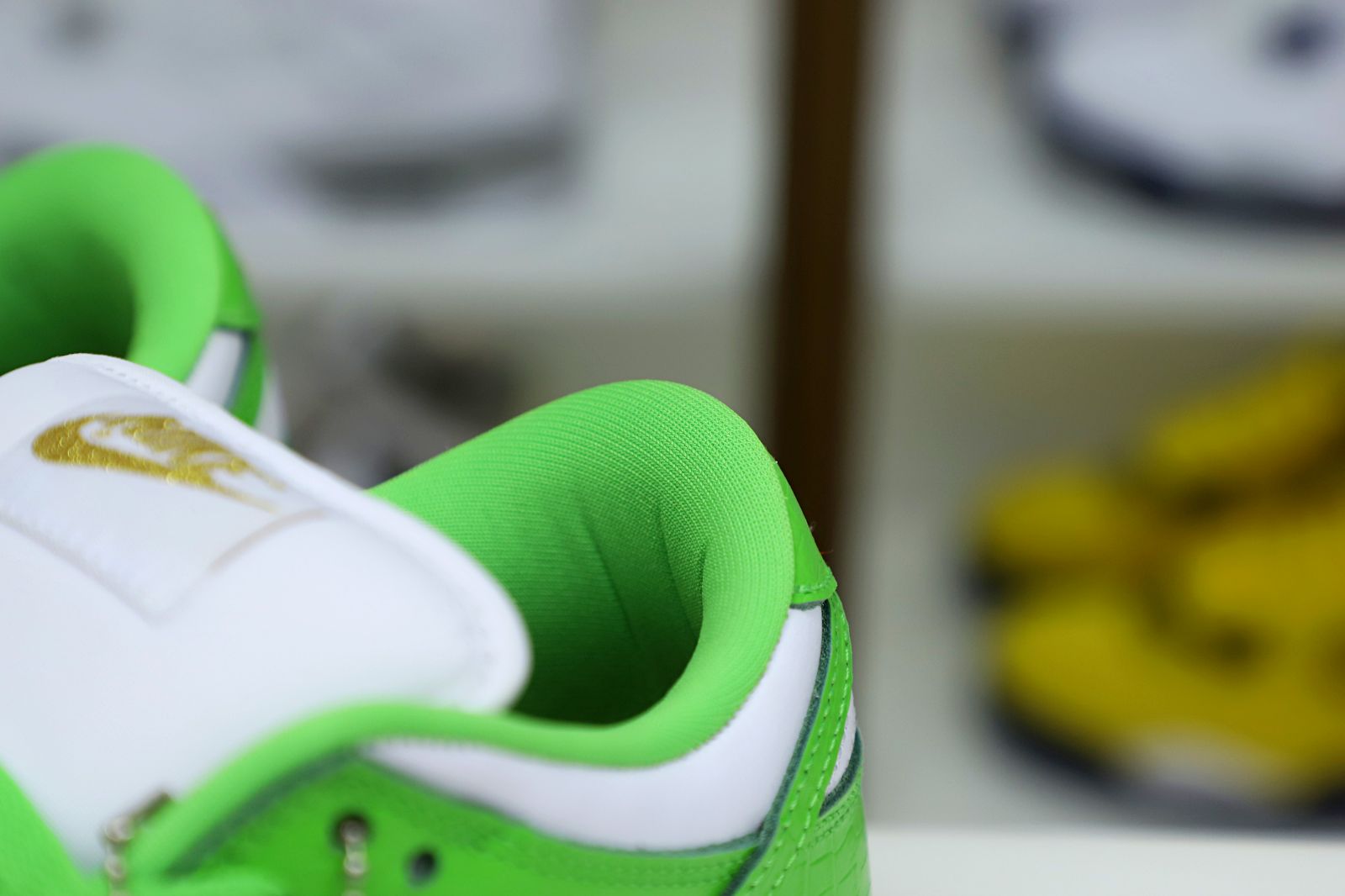 Supreme x Nike SB Dunk Low 