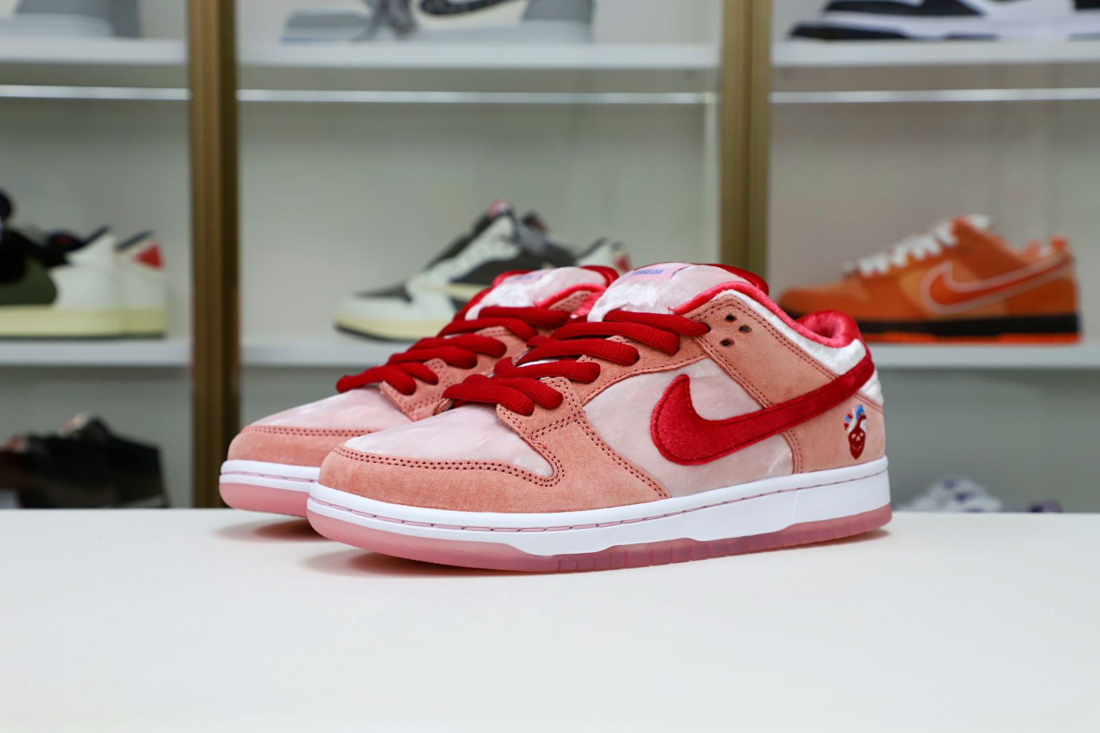 STRANGELOVE X DUNK LOW SB 'VALENTINE'S DAY'