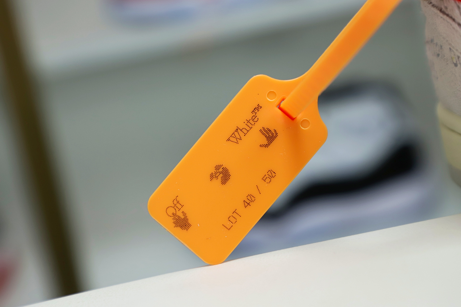 Off-White x Nike Dunk Low 