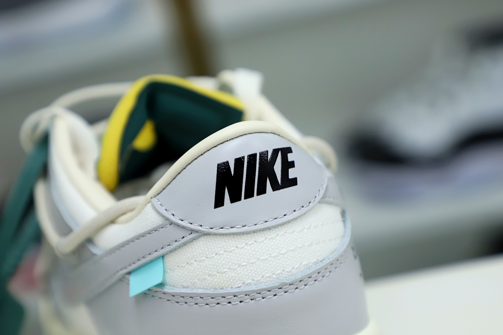 Off-White x Nike Dunk Low 