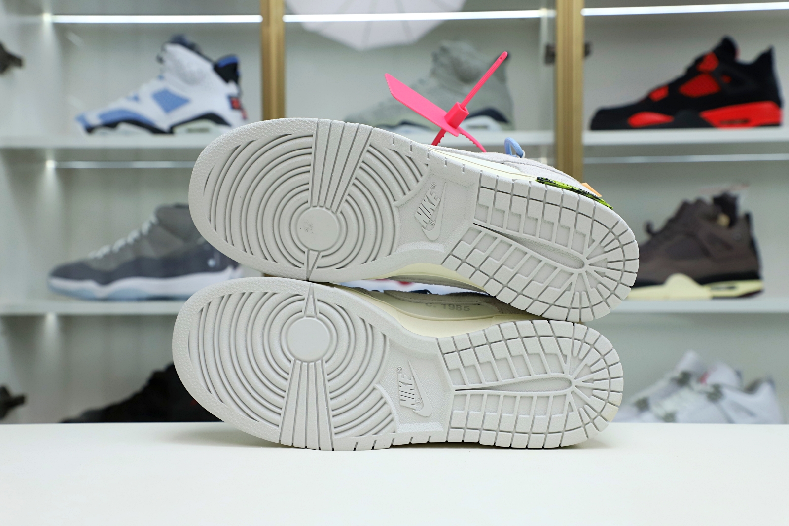 Off-White x Nike Dunk Low 