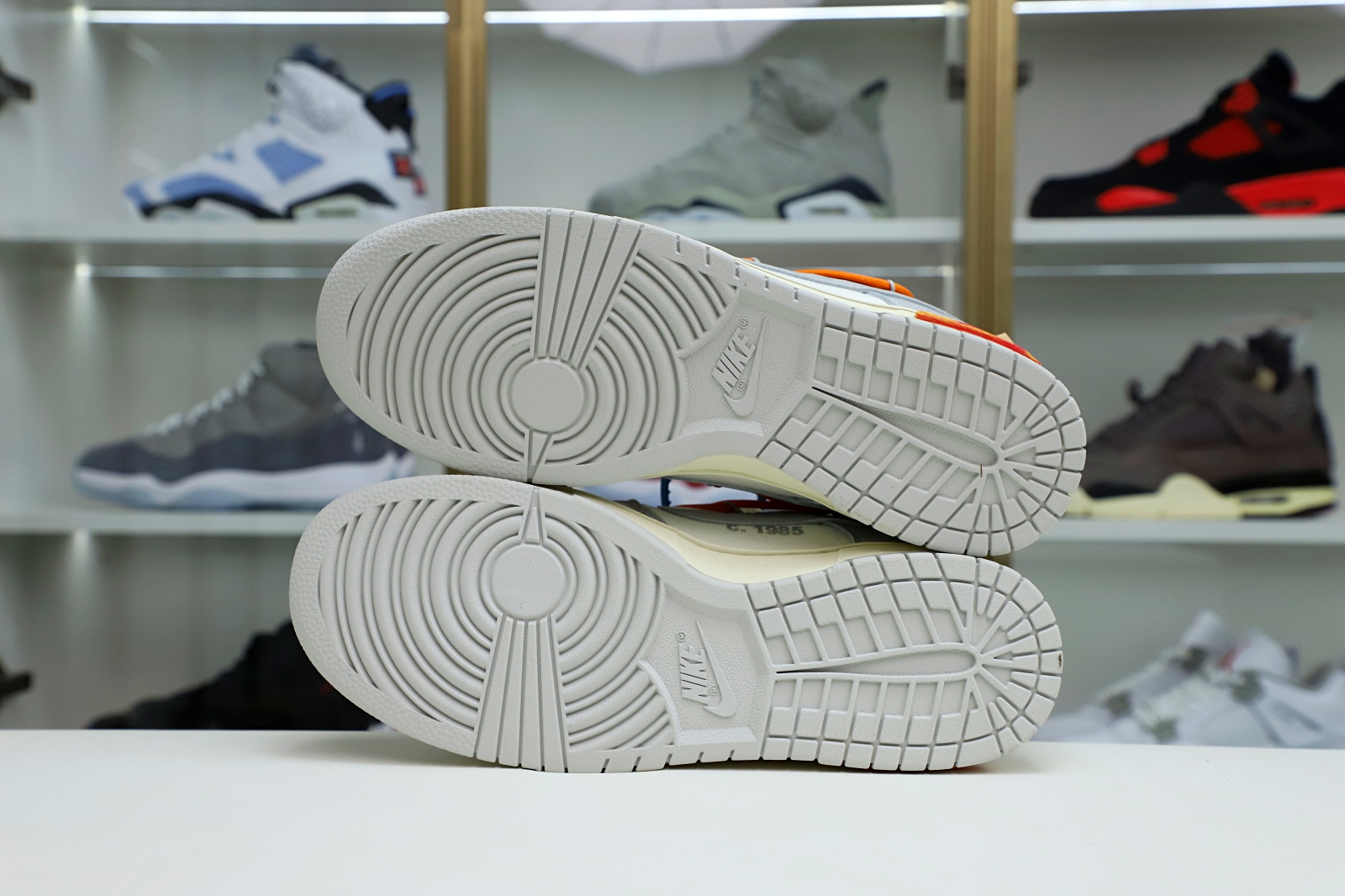 Off-White x Nike Dunk Low 