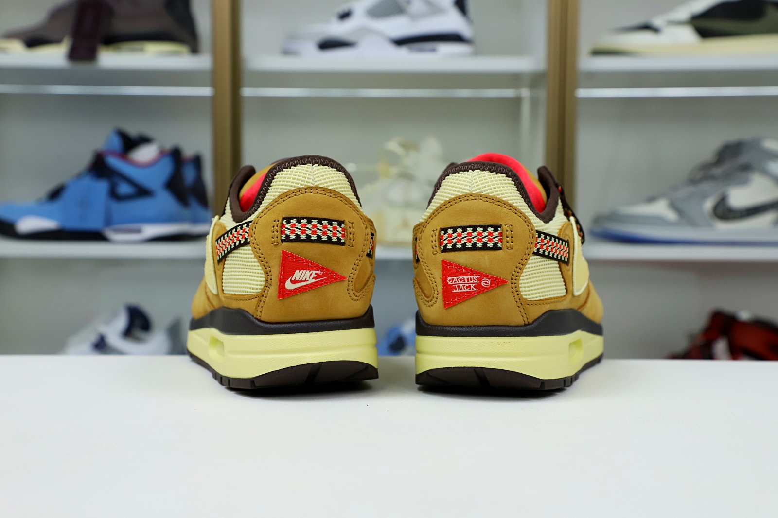 TRAVIS SCOTT NIKE AIR MAX 1 DO9392-701