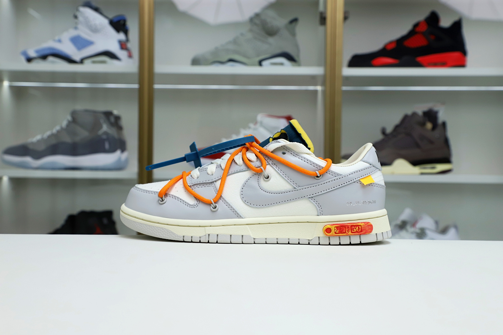 Off-White x Nike Dunk Low 