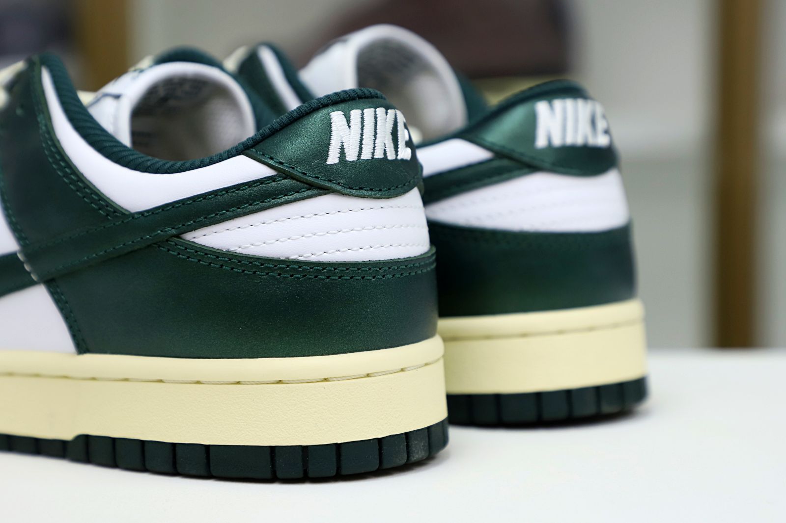 NIKE WMNS DUNK LOW 'VINTAGE GREEN'