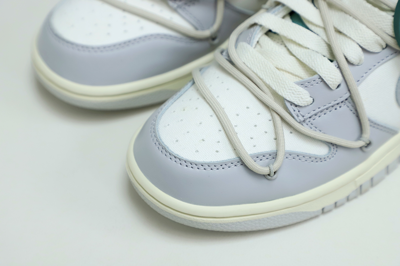 Off-White x Nike Dunk Low 