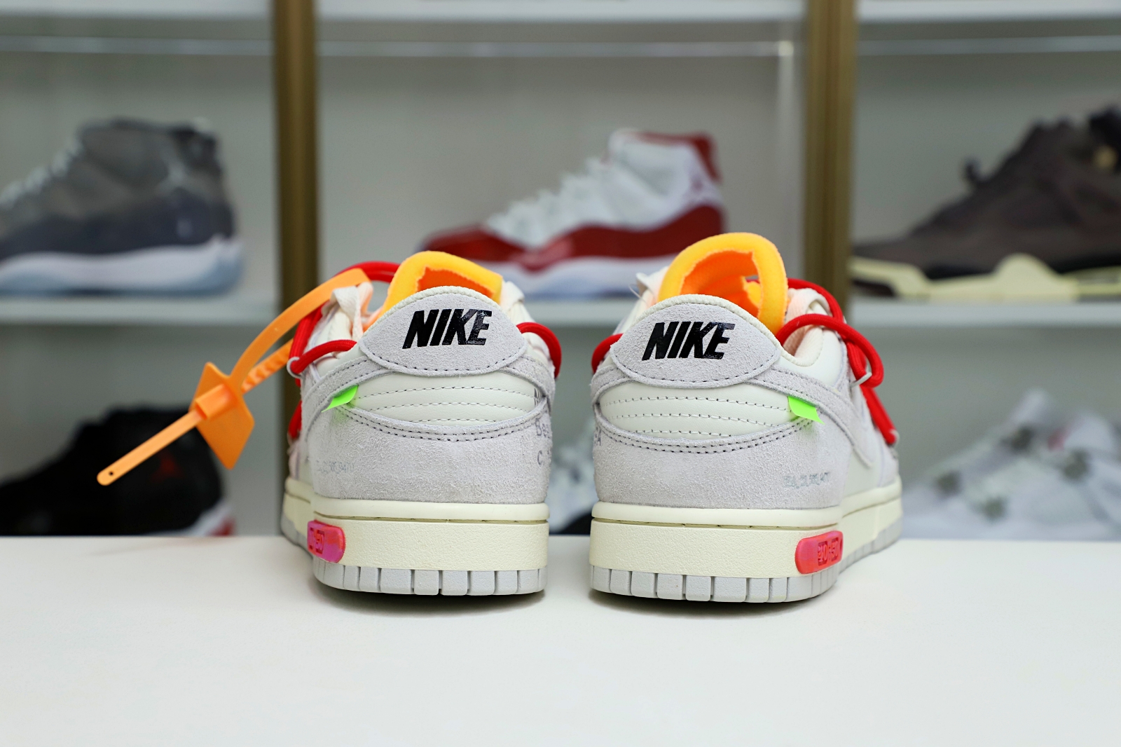Off-White x Nike Dunk Low 