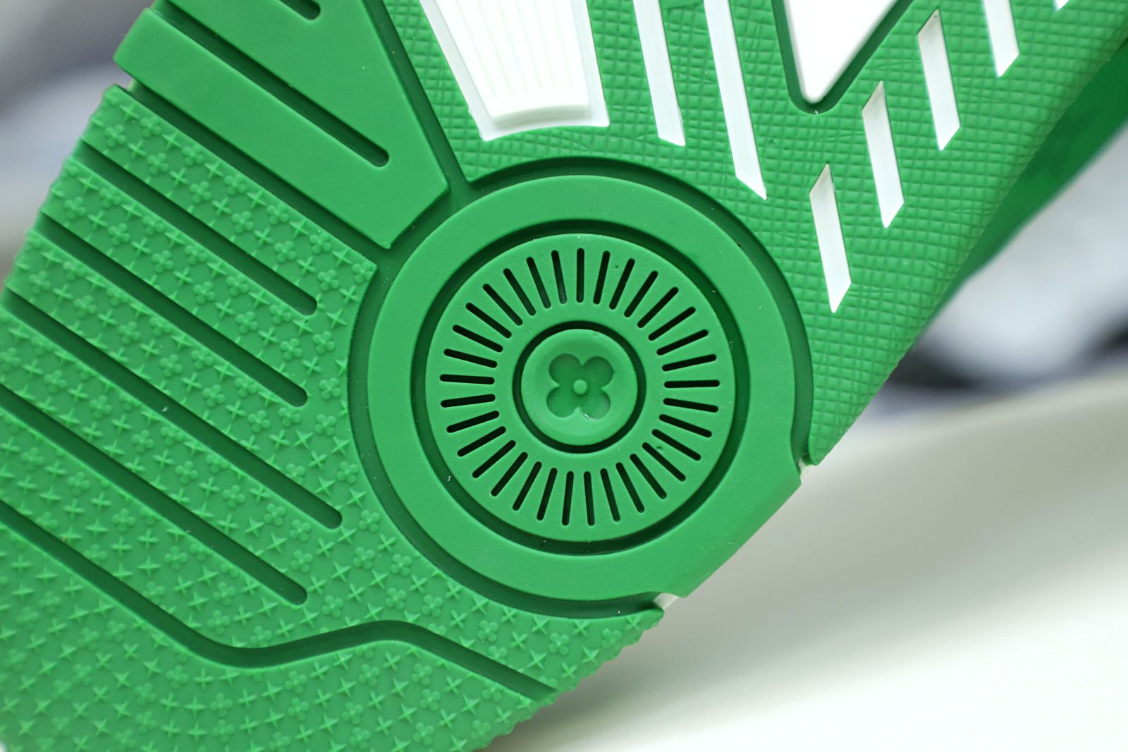 Louis Vuitton  LV   Trainer