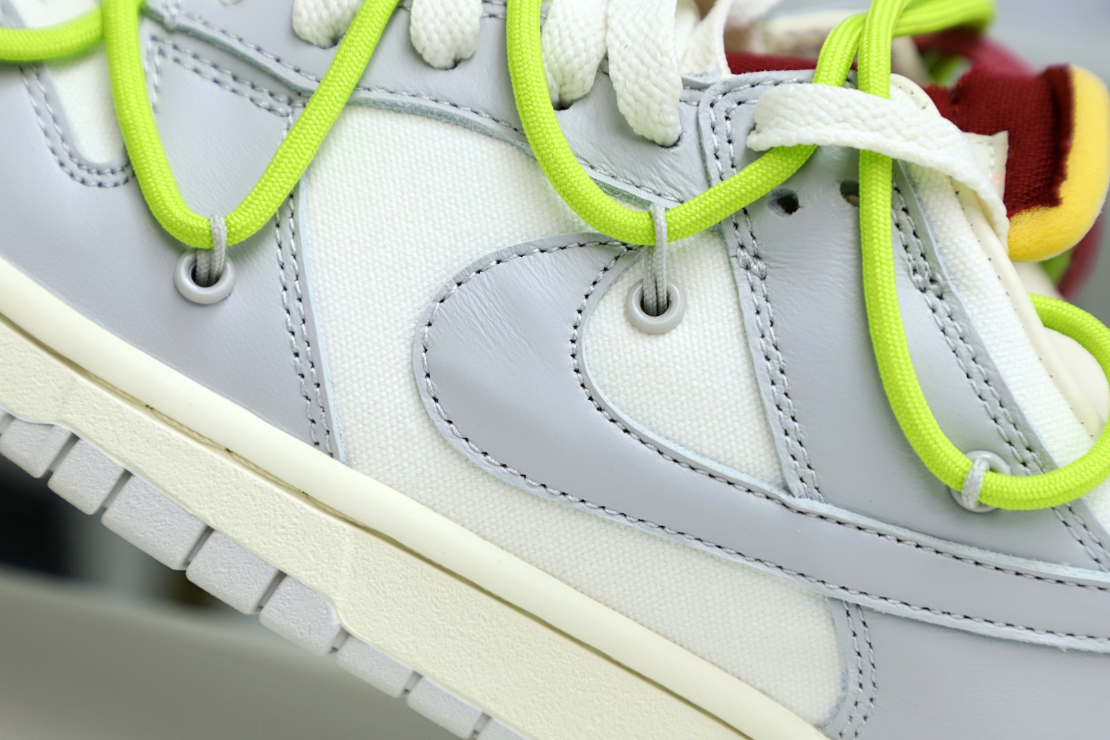 Off-White x Nike Dunk Low 