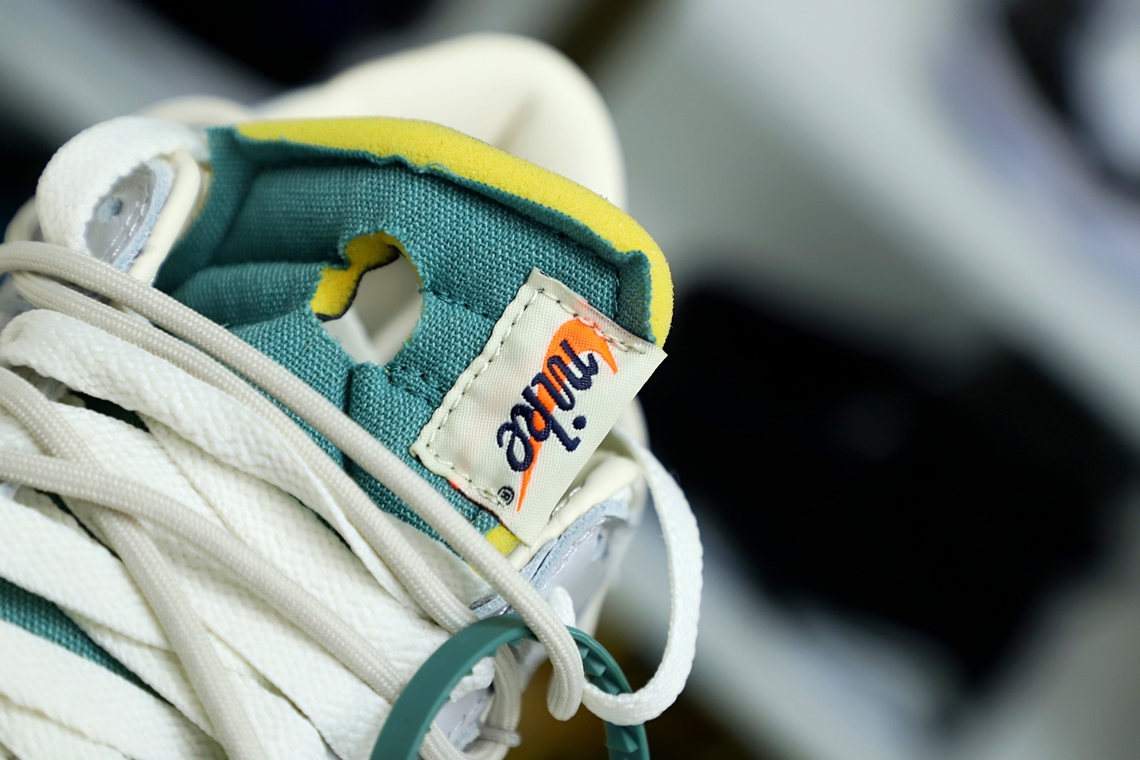 Off-White x Nike Dunk Low 