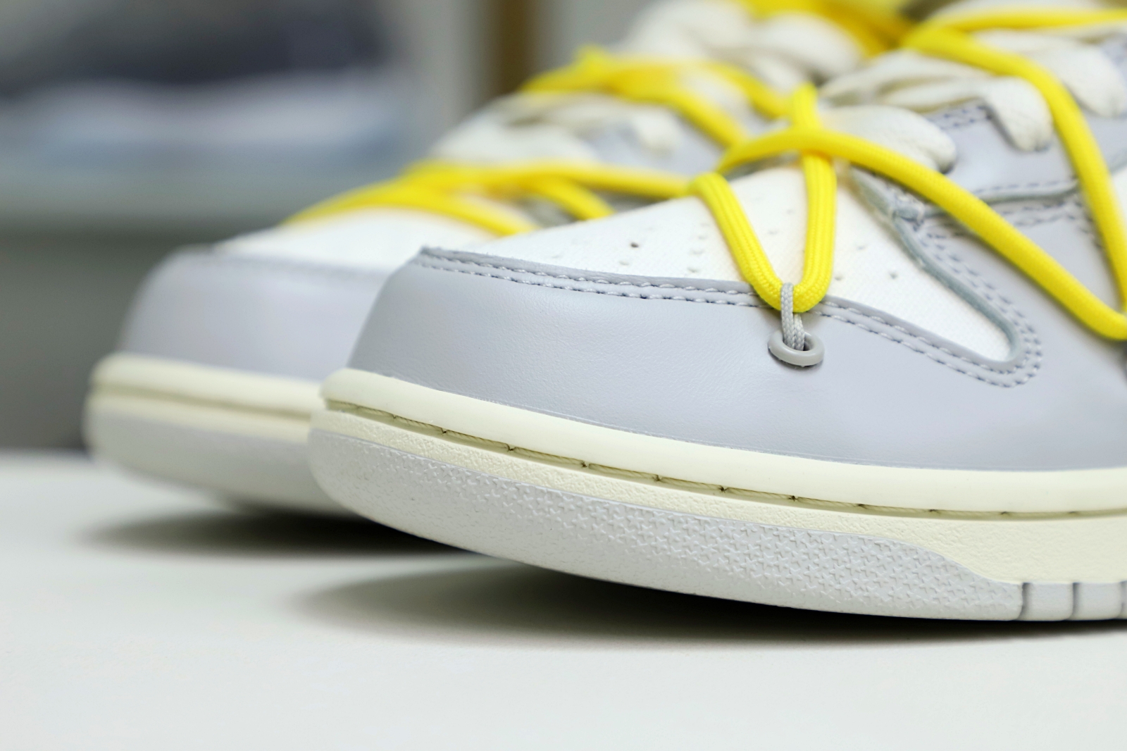 Off-White x Nike Dunk Low 