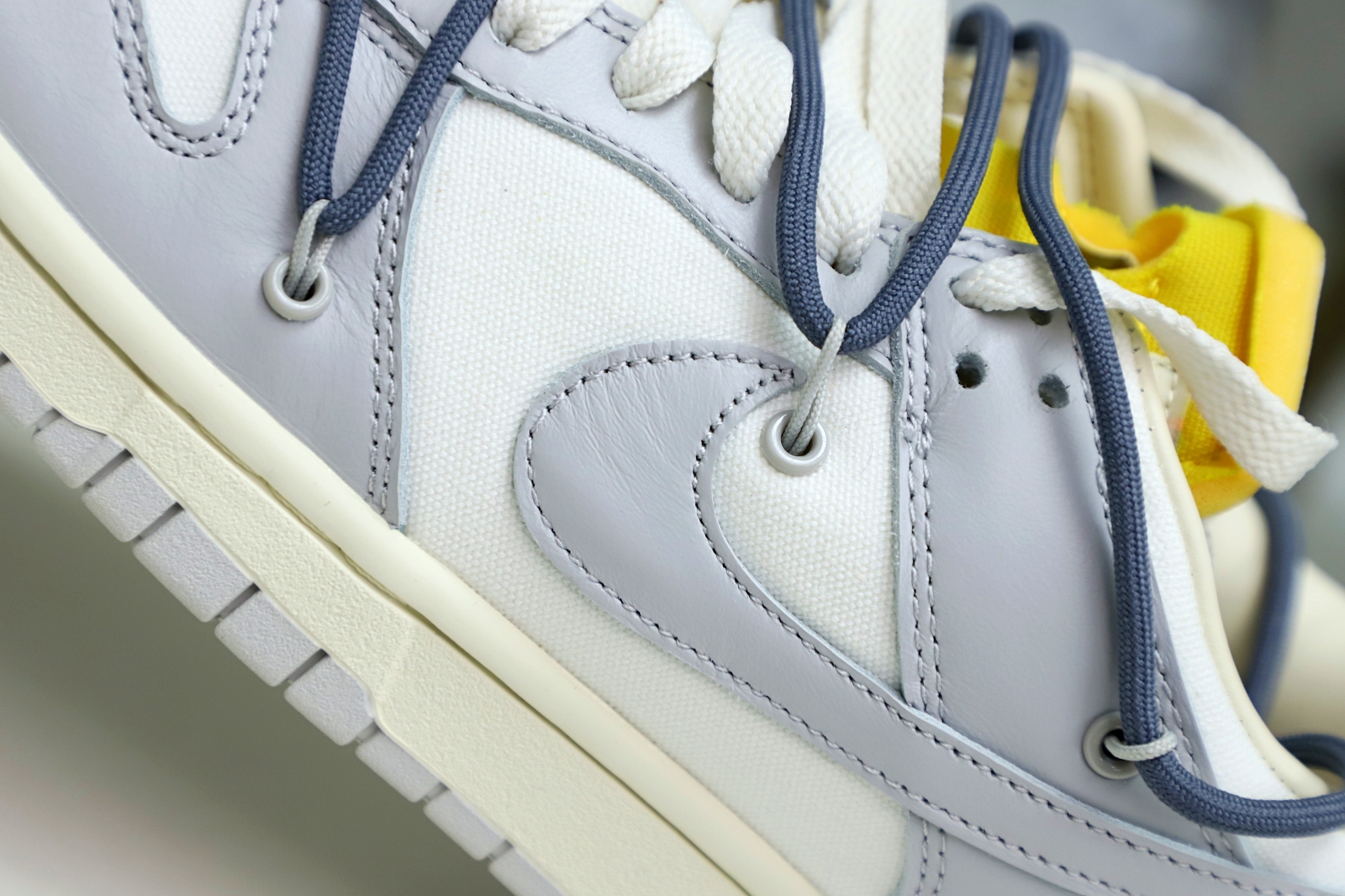 Off-White x Nike Dunk Low