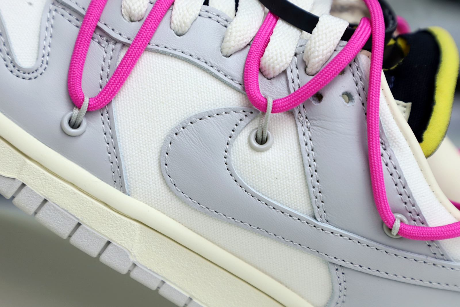 Off-White x Nike Dunk Low 