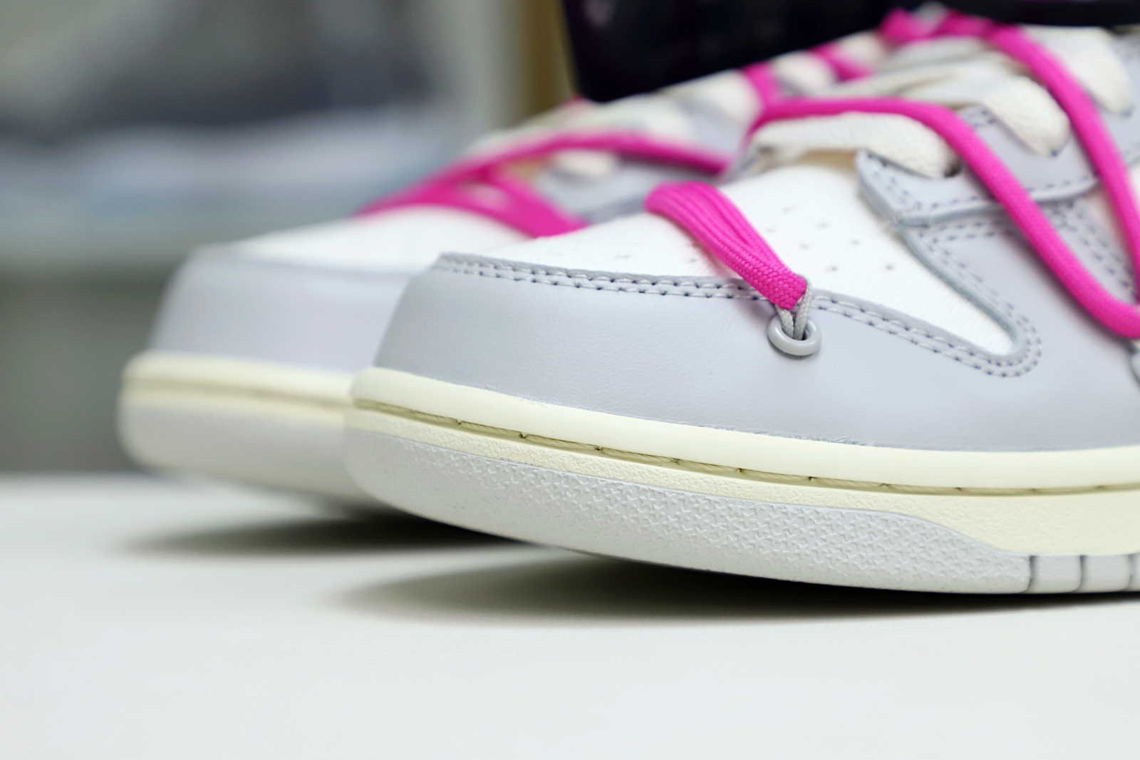 Off-White x Nike Dunk Low 