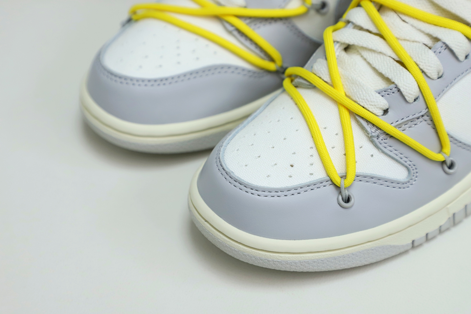 Off-White x Nike Dunk Low 