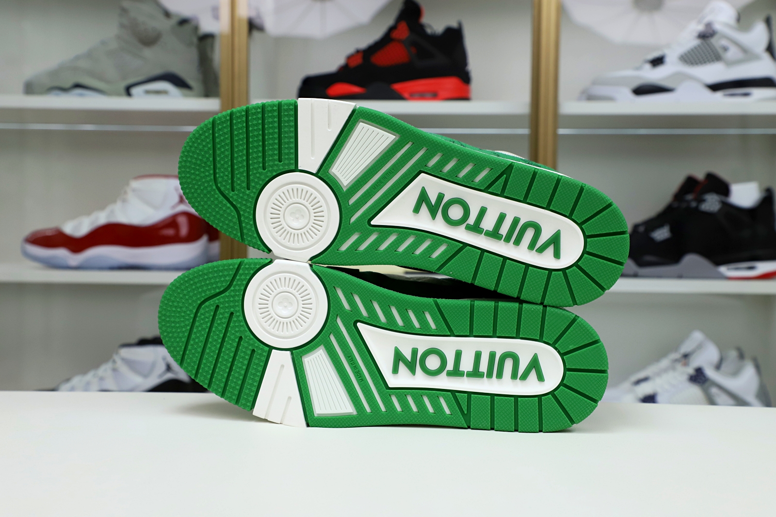 Louis Vuitton  LV    Trainer