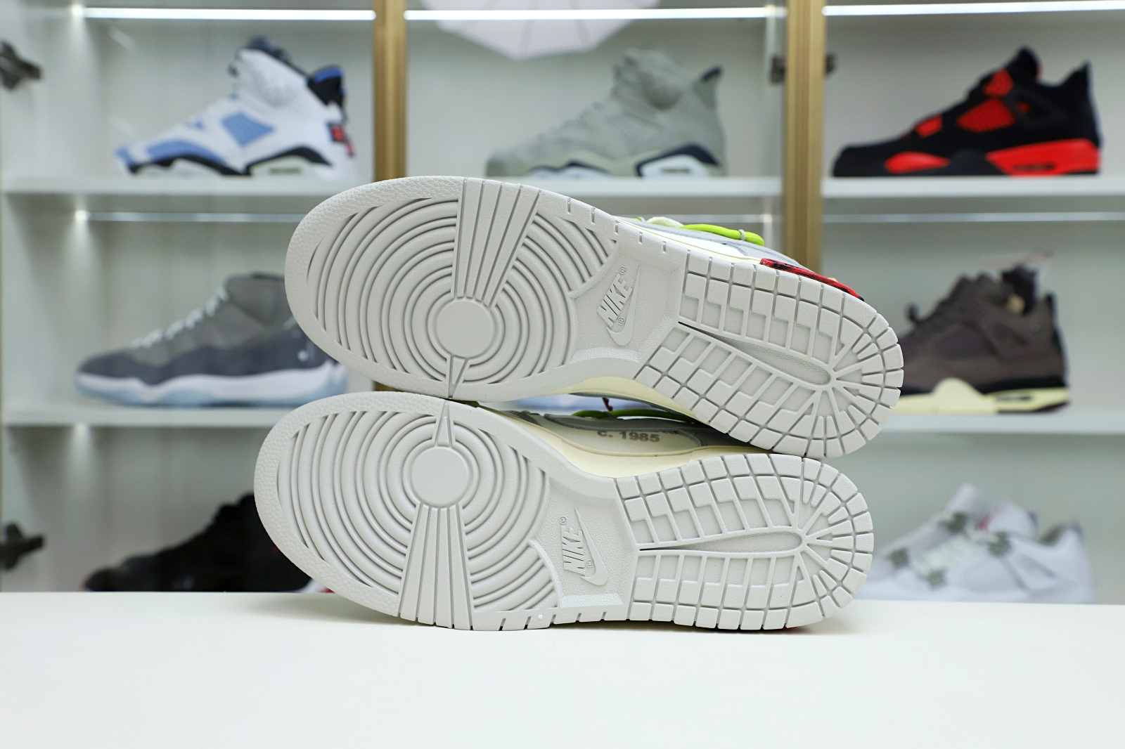 Off-White x Nike Dunk Low 