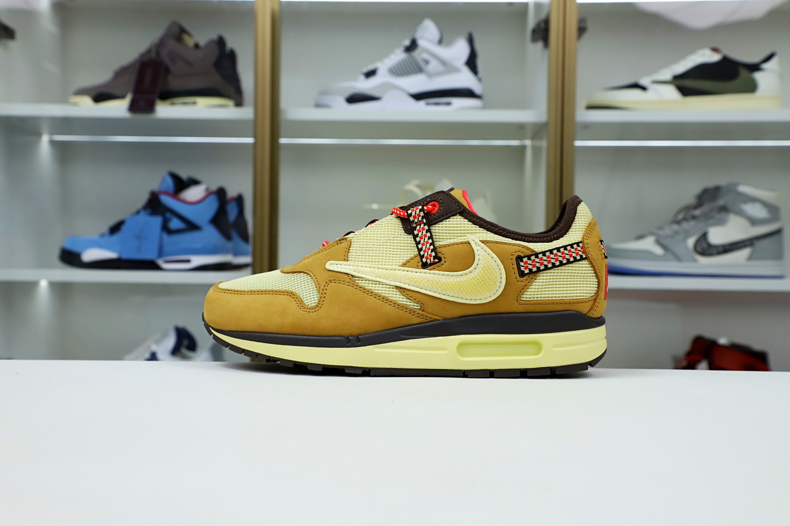 TRAVIS SCOTT NIKE AIR MAX 1 DO9392-701