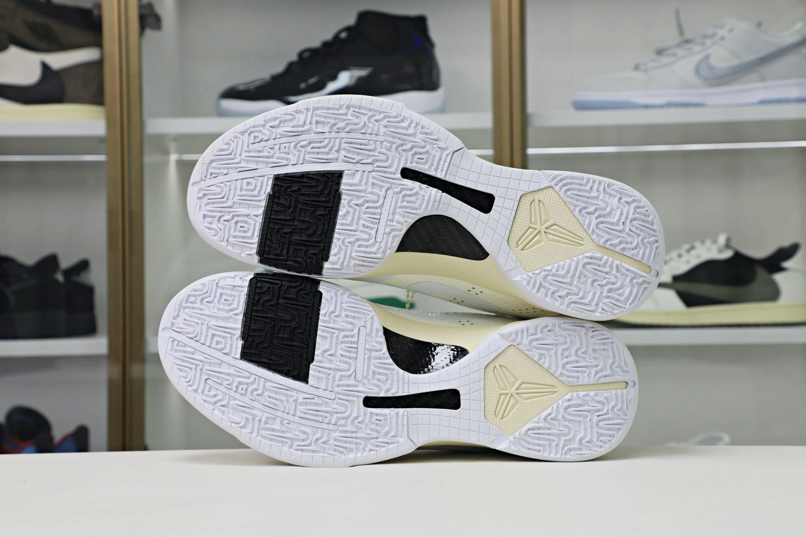 OFF-WHITEX  Nike Zoom Kobe5