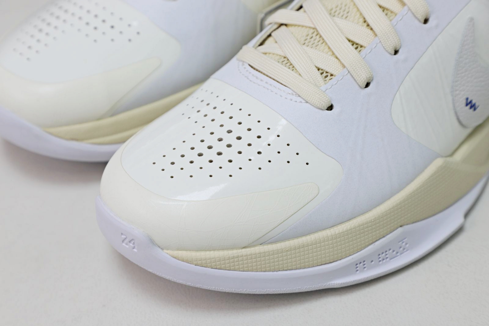 OFF-WHITEX  Nike Zoom Kobe5
