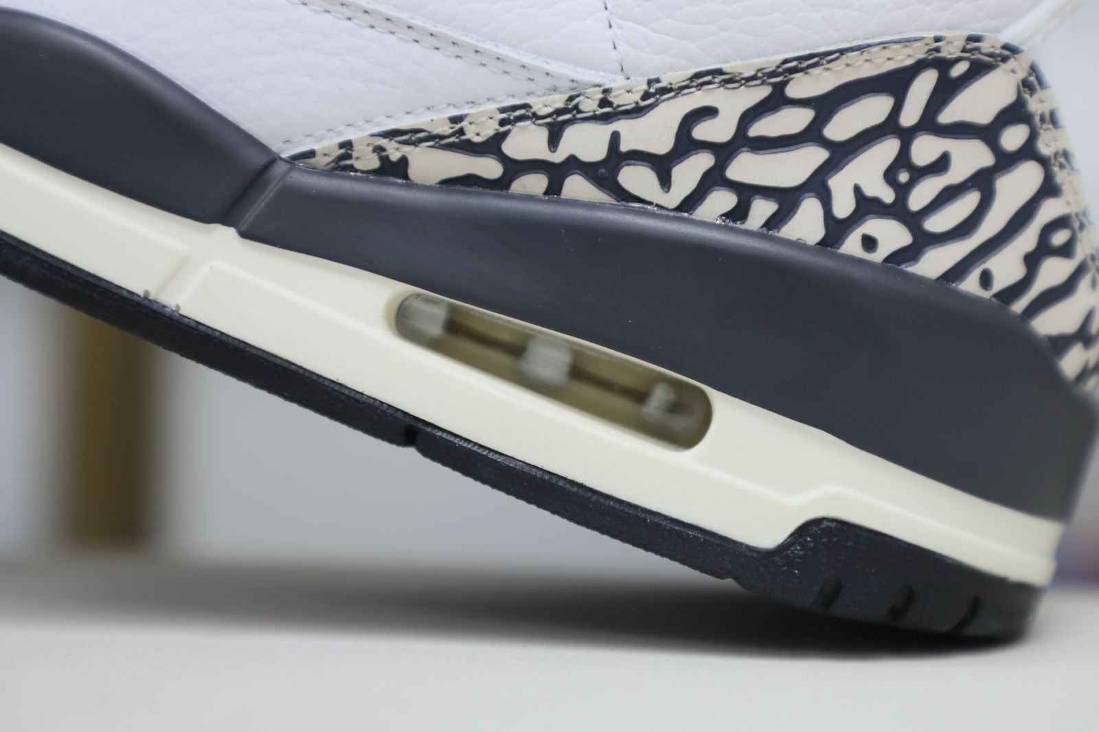 Jordan Air Jordan 3 Retro Hide N Sneak（DK6665-100）