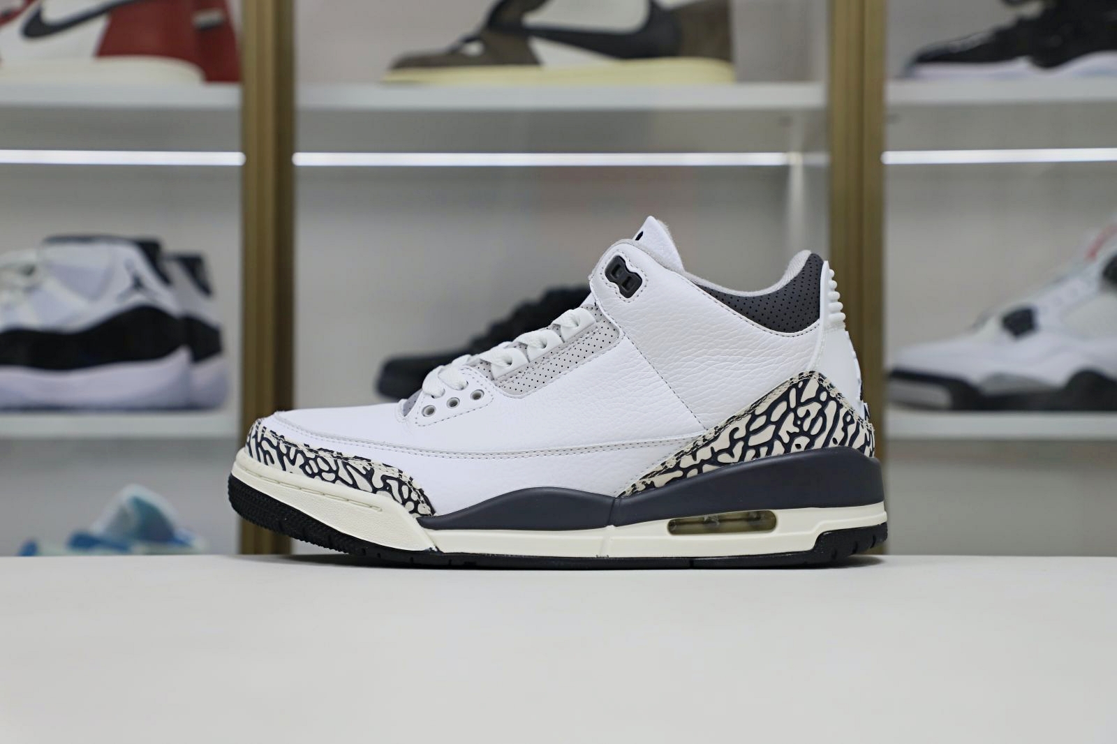 Jordan Air Jordan 3 Retro Hide N Sneak（DK6665-100）