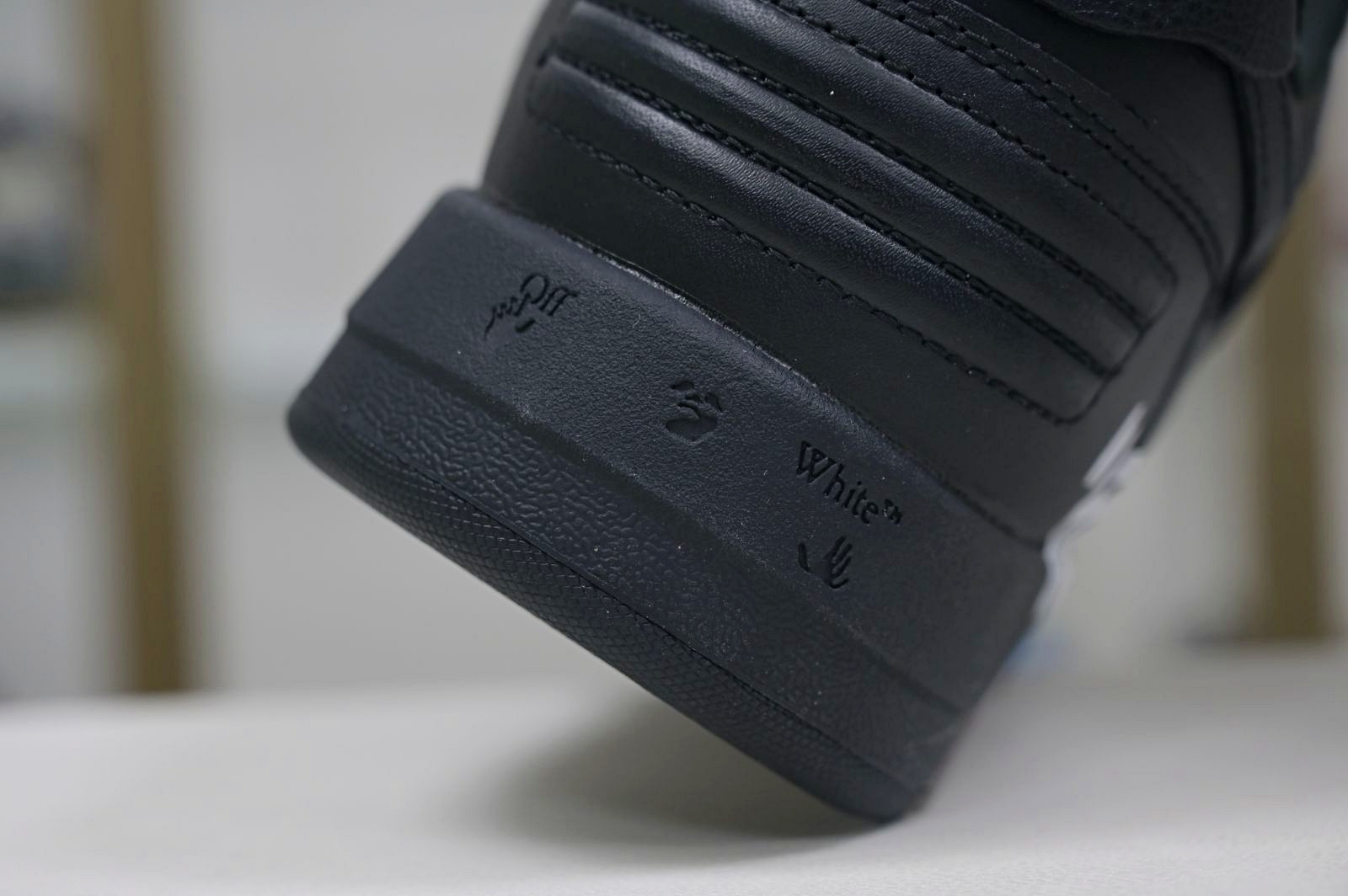 OFF-WHITE Ous Of Office