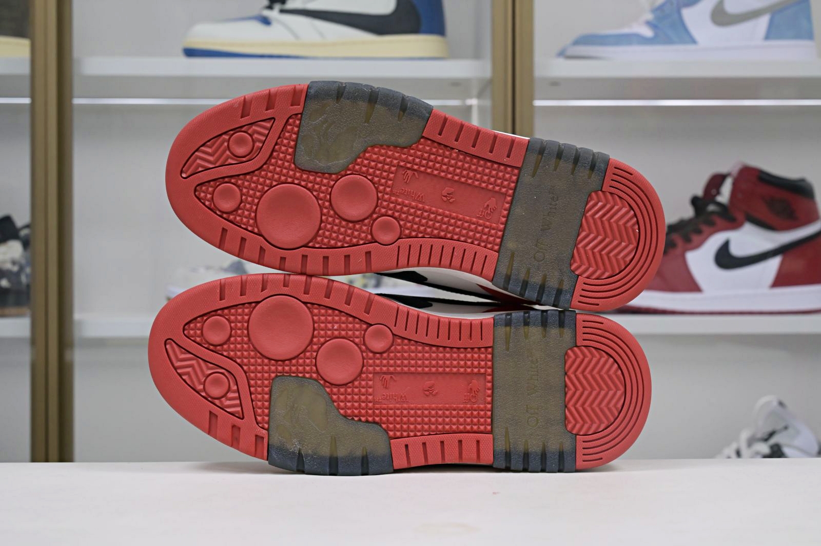 OFF-WHITE Ous Of Office