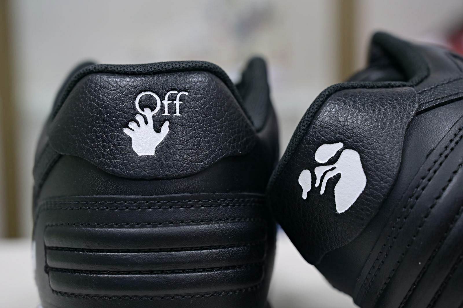 OFF-WHITE Ous Of Office