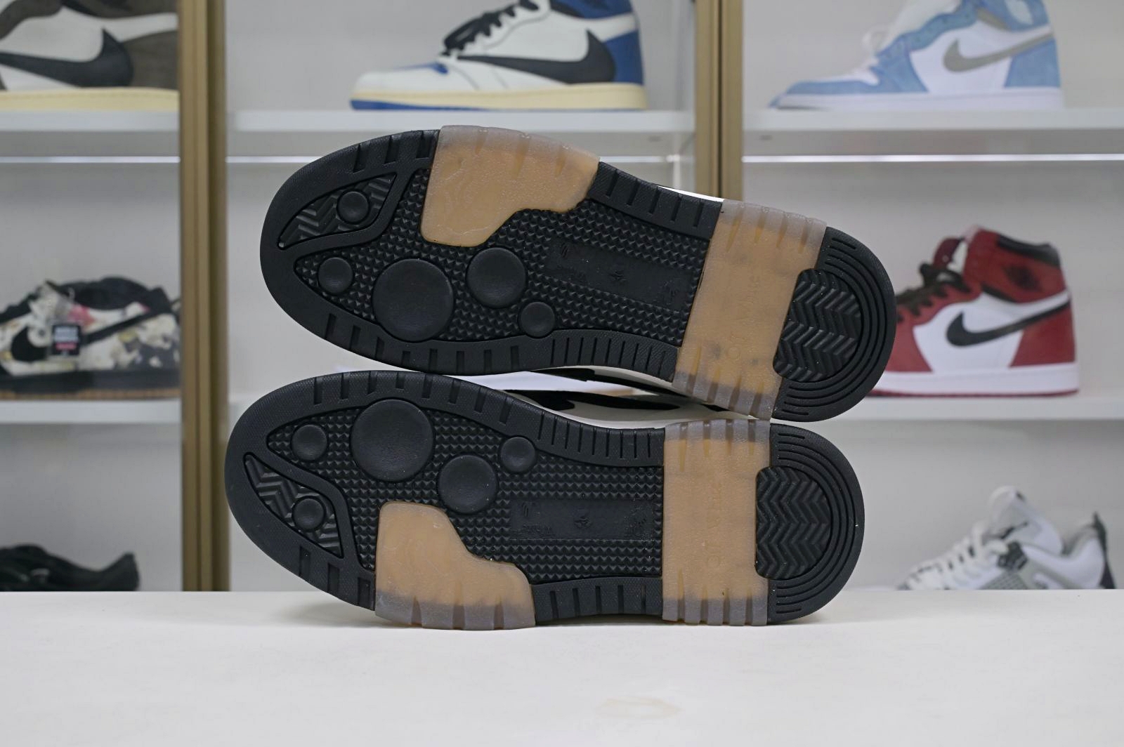 OFF-WHITE Ous Of Office