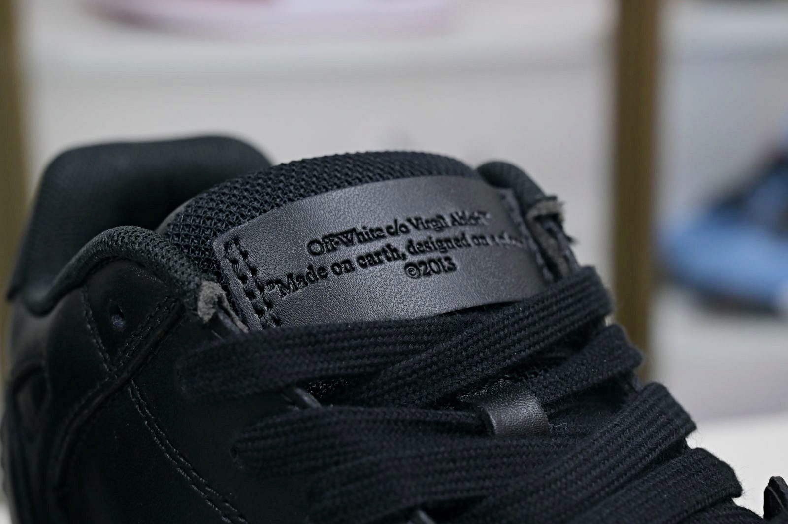 OFF-WHITE Ous Of Office